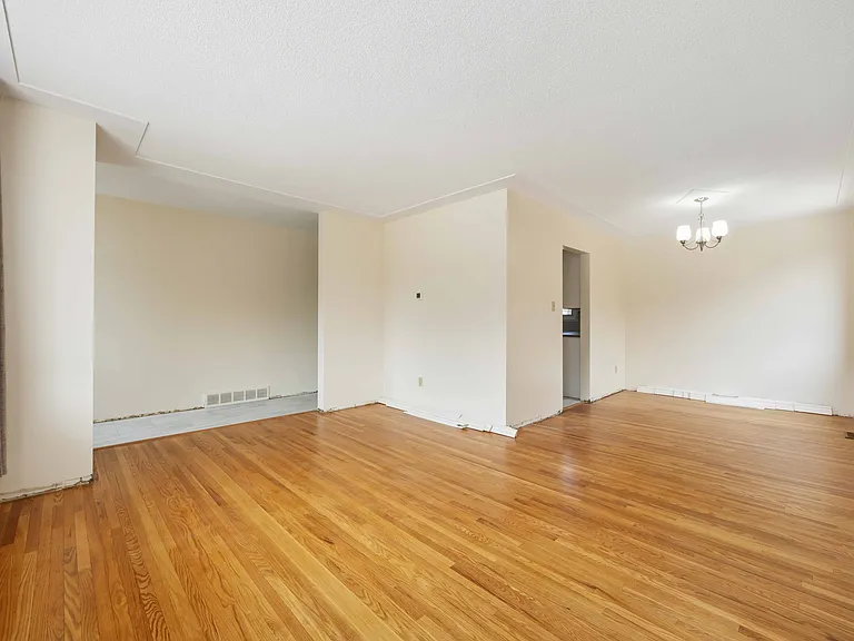 560 Berkshire Rd #A — Photo 3