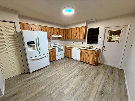 2nd image of 3135 Villa Rd
