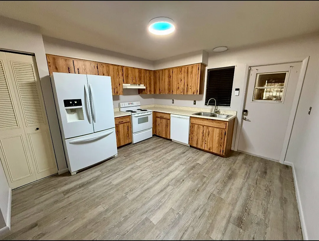 Building Photo - 3135 Villa Rd
