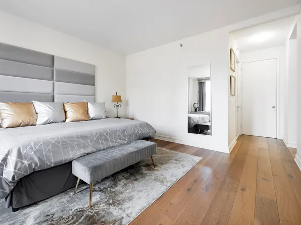 401 East 60th Street image 3 of 12