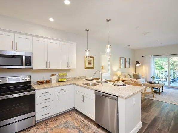 3207 Briarwood Vlg #3207, Clinton, MA 01510