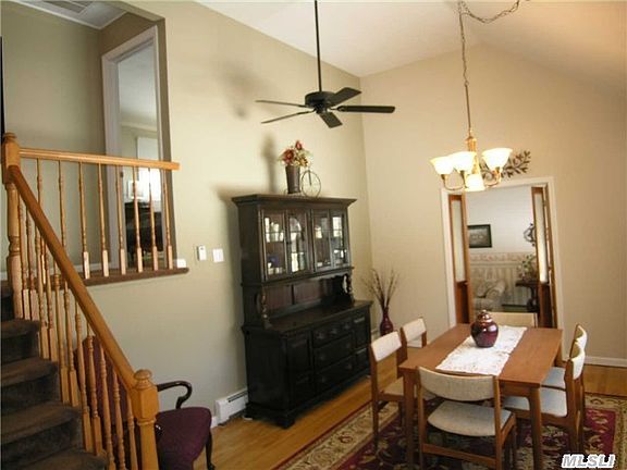 4th image of 40 Birchbrook Dr