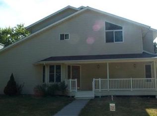 750 Summit Ct, Crete, NE 68333