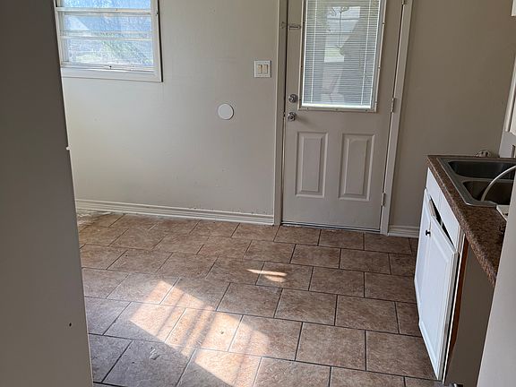 3rd image of 3103 Parkwood Rd