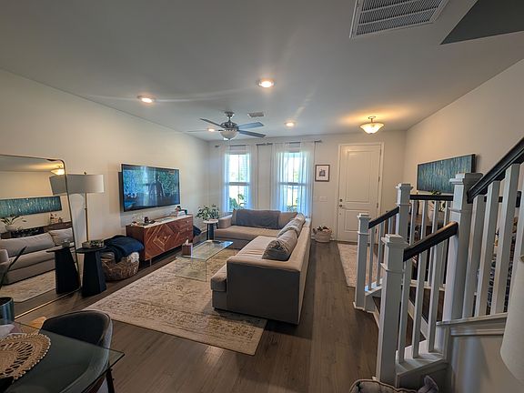 5th image of 364 Great Lawn Dr
