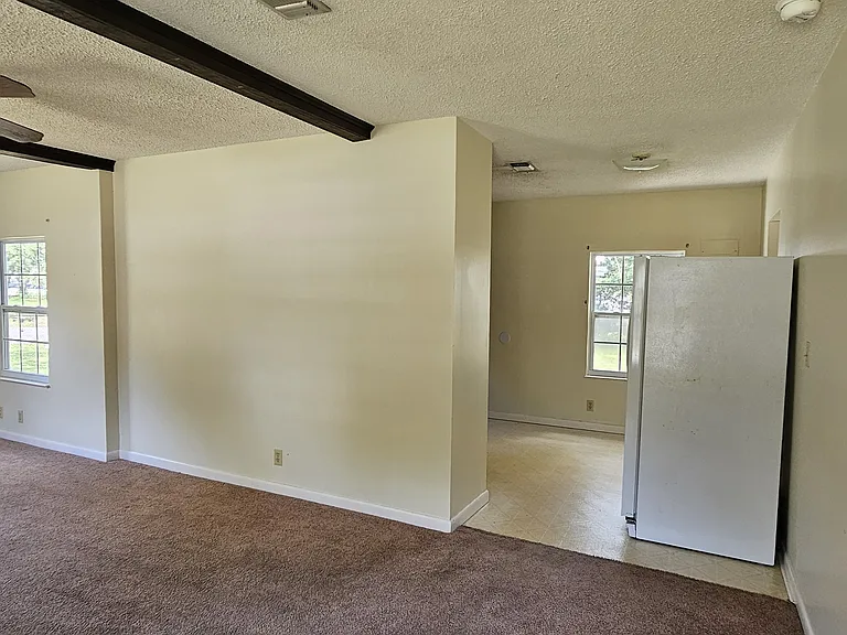 725 Powell Dr — Photo 7