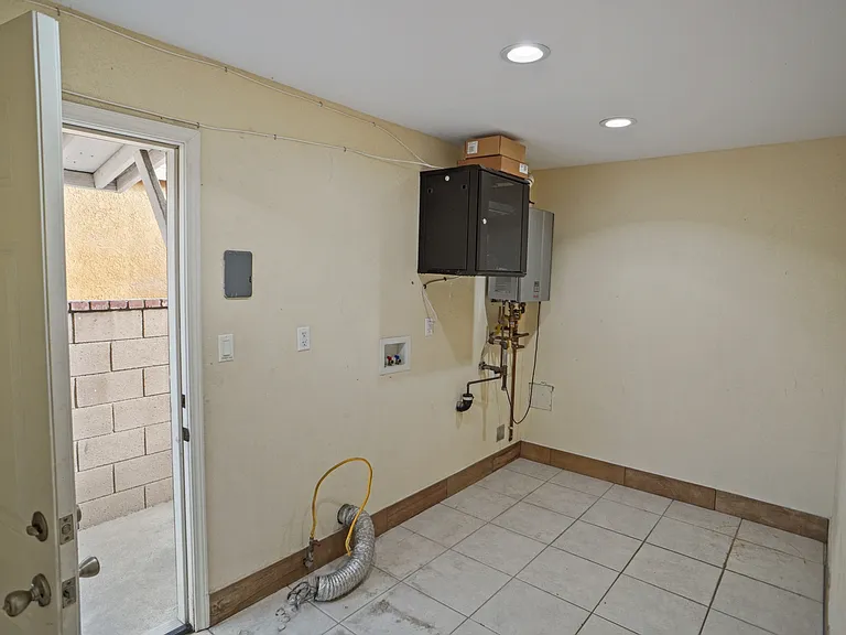 11819 Glenoaks Blvd — Photo 9