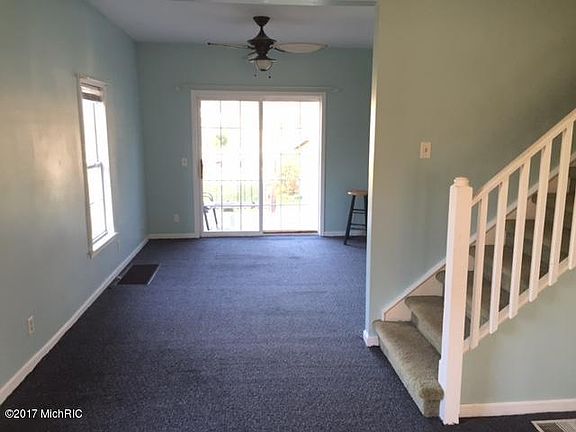 4th image of 921 Phoenix St