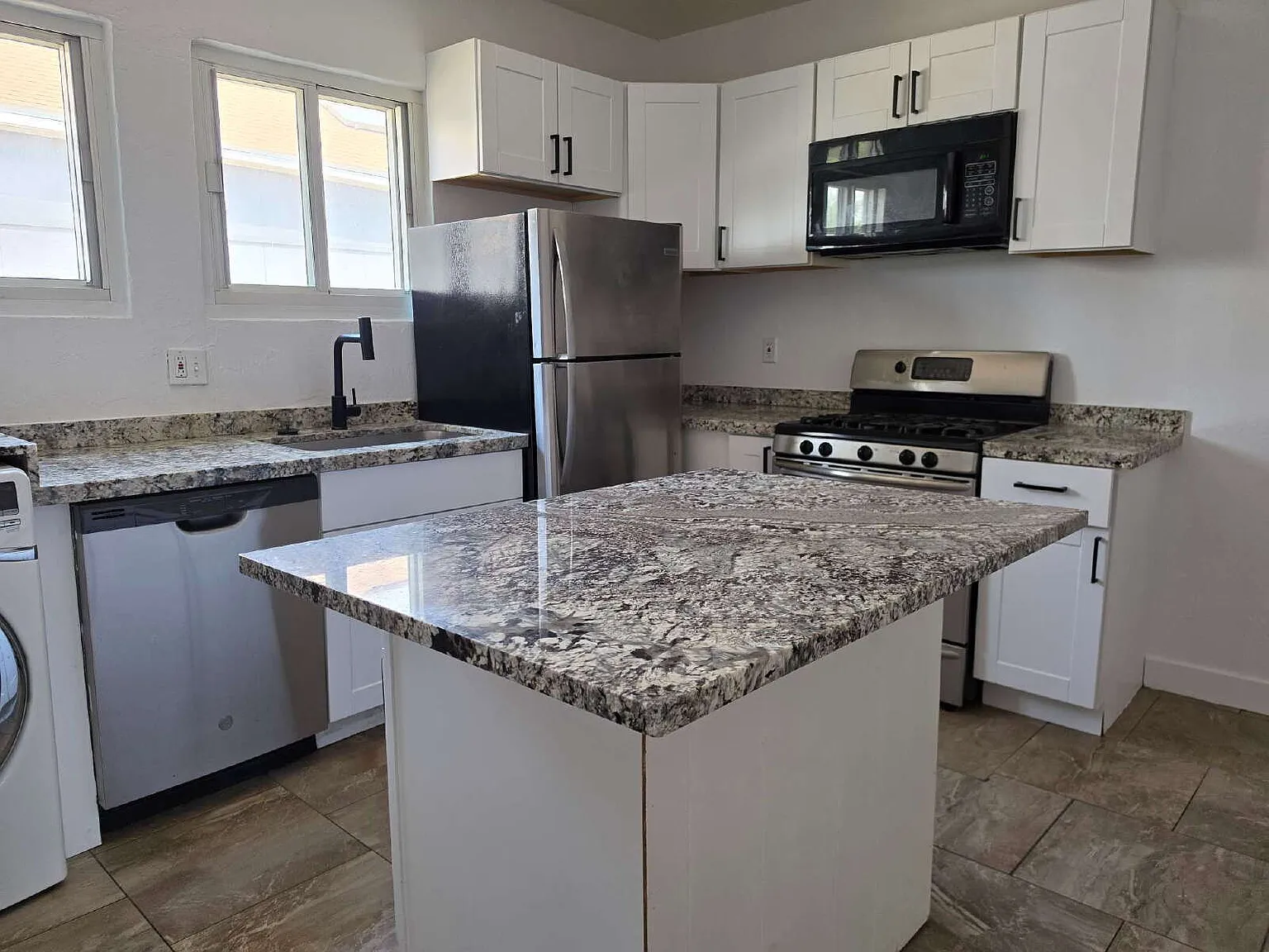 2 bed, 2.0 bath, 760 sqft, $1,695 — Photo 3