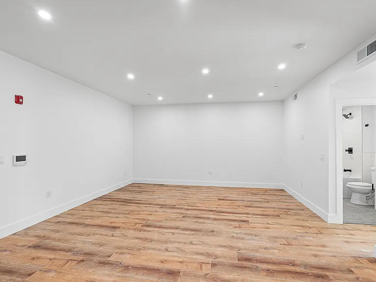 708 N 43rd St #4 — Photo 6