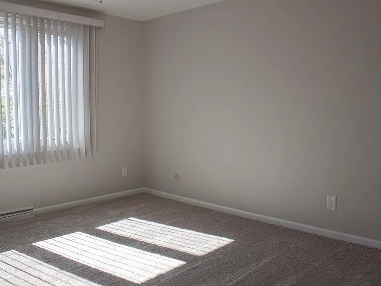 2050 Delaware Ave #E — Photo 11