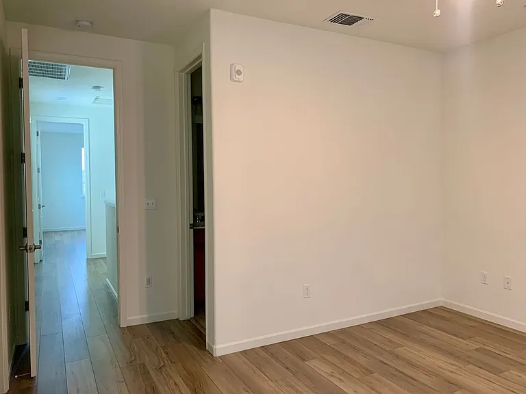 1900 Monroe Ct #100 — Photo 17