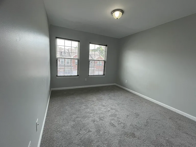 1605 Villa Cir — Photo 21