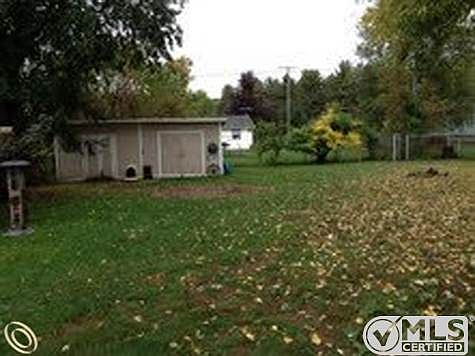 6188 Mels Drive - back yard.jpg