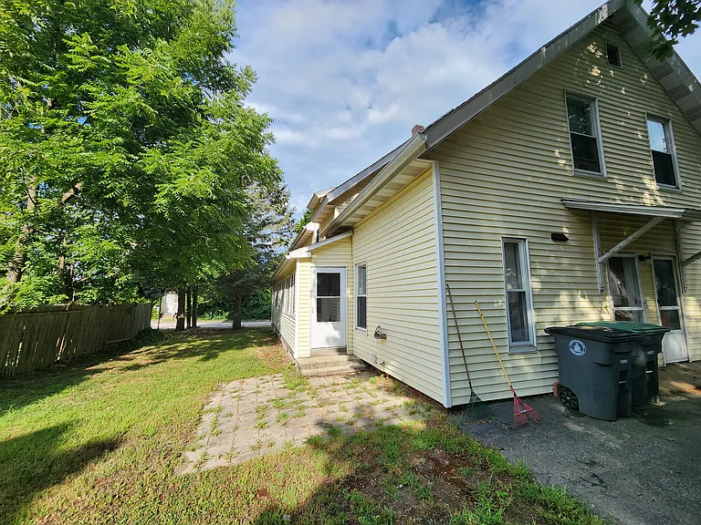 11 Prospect St — Photo 2