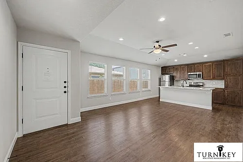 1304 White Sand Dr Photo 1