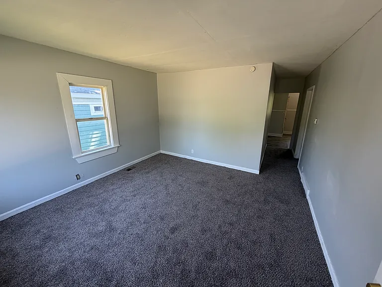 825 Vermilya Ave — Photo 2