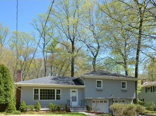 30 W Lake Rd, Trumbull, CT 06611