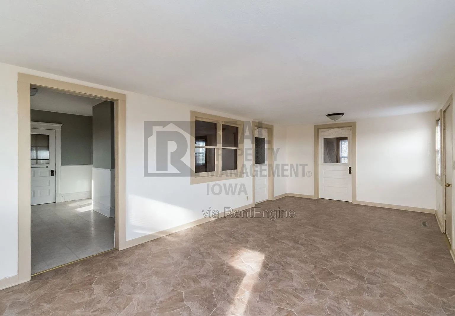 4 bed, 2.0 bath, 2136 sqft, $1,595 — Photo 3
