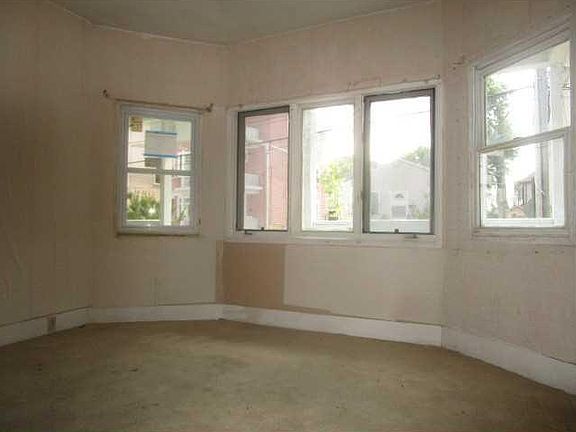 4th image of 59 Marion Ave