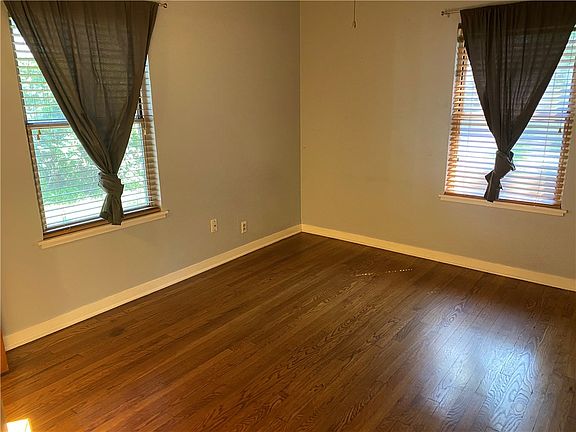 3rd image of 203 W O'Dell St