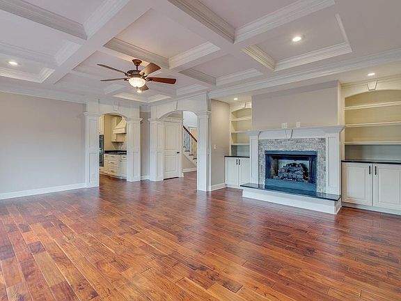 2nd image of 5090 Rose Gardens Cir