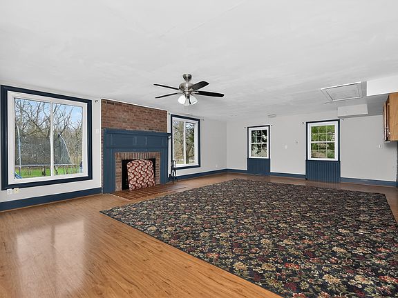 3rd image of 1015 Independence Rd