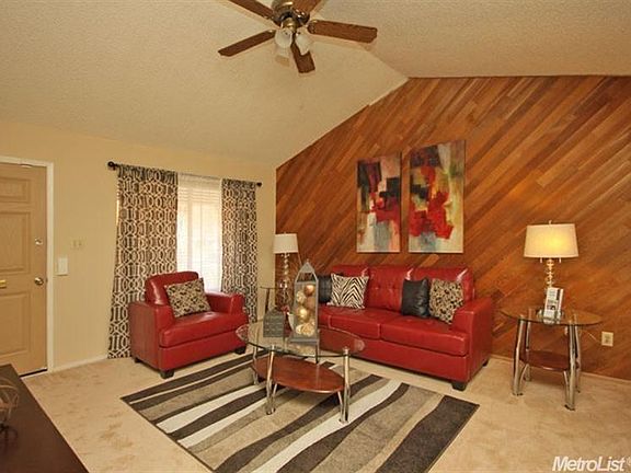 3rd image of 8890 Salmon Falls Dr