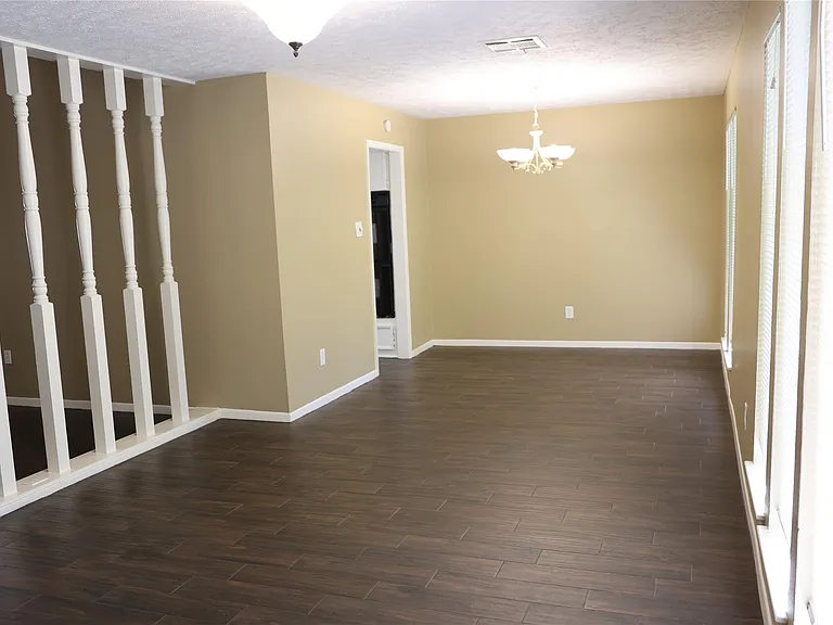 2215 Silver Falls Dr — Photo 3