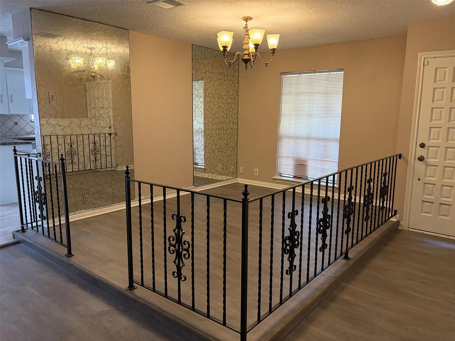 3 bed, 2.0 bath, 1970 sqft, $2,500 — Photo 4