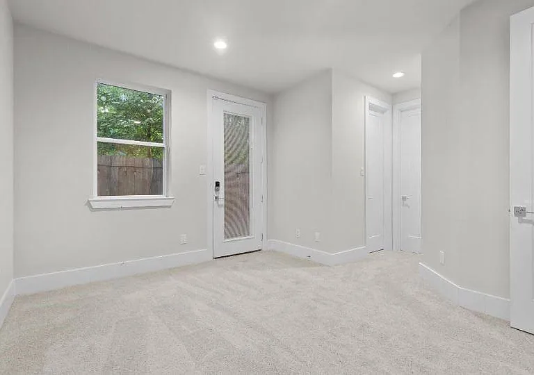 836 Fisher St #D — Photo 4