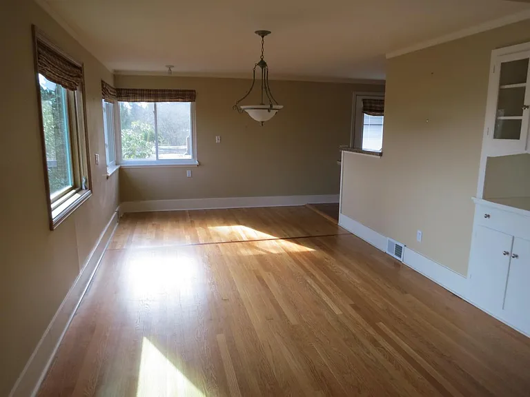 10502 Victory Ln NE — Photo 10