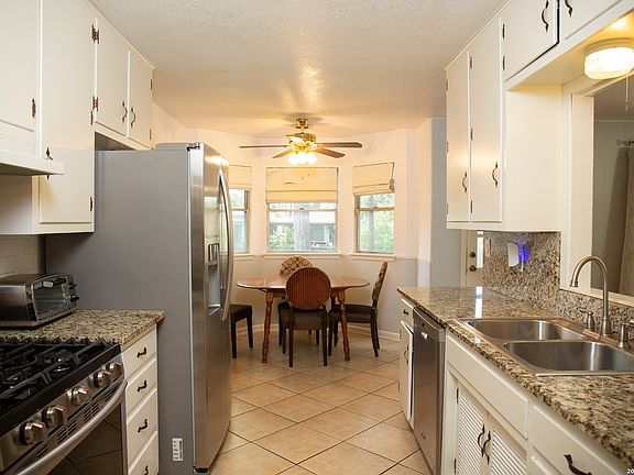 5th image of 3715 OAK TRL