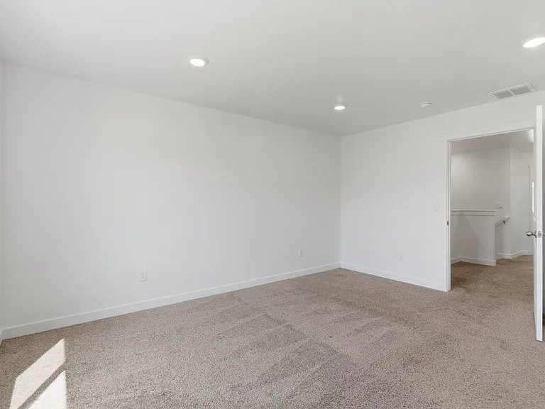 1049 E Regatta Ln — Photo 16