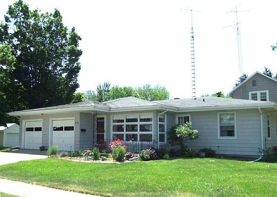 2nd image of 301 E Le Fevre Rd