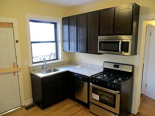 4th image of 2408 W Winnemac Ave #2A