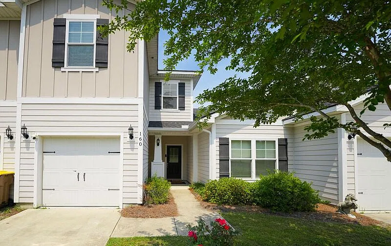 3 bed, 2.5 bath, 1504 sqft, $2,200 — Photo 2