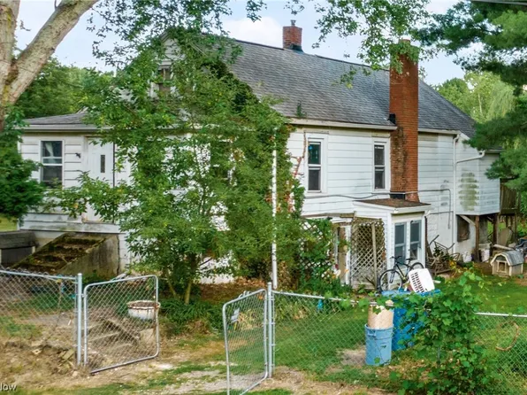 2096 McCoy Rd, Barberton, OH 44203