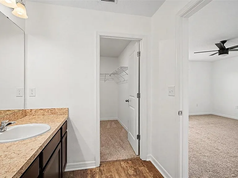868 Grandin St — Photo 10