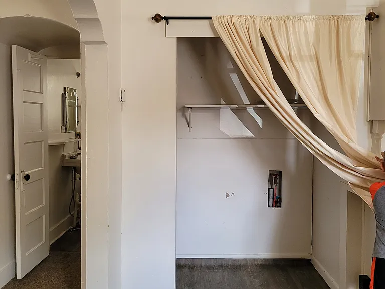 608 Elias Ave #608 — Photo 5
