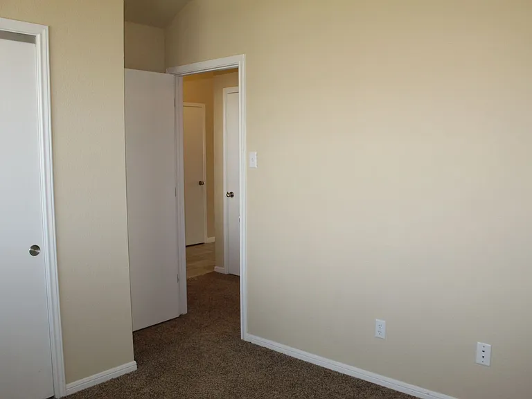 1104 Jamestown Dr — Photo 16
