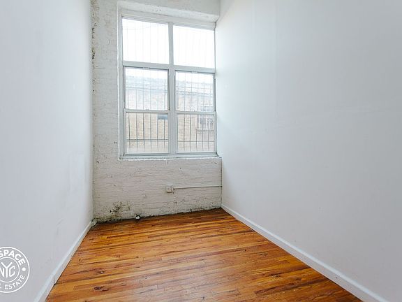 4th image of 385 Troutman St #104R