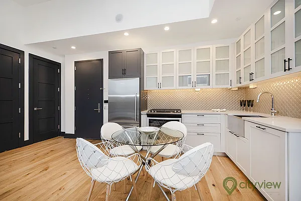 Rented by City View Living | media 6