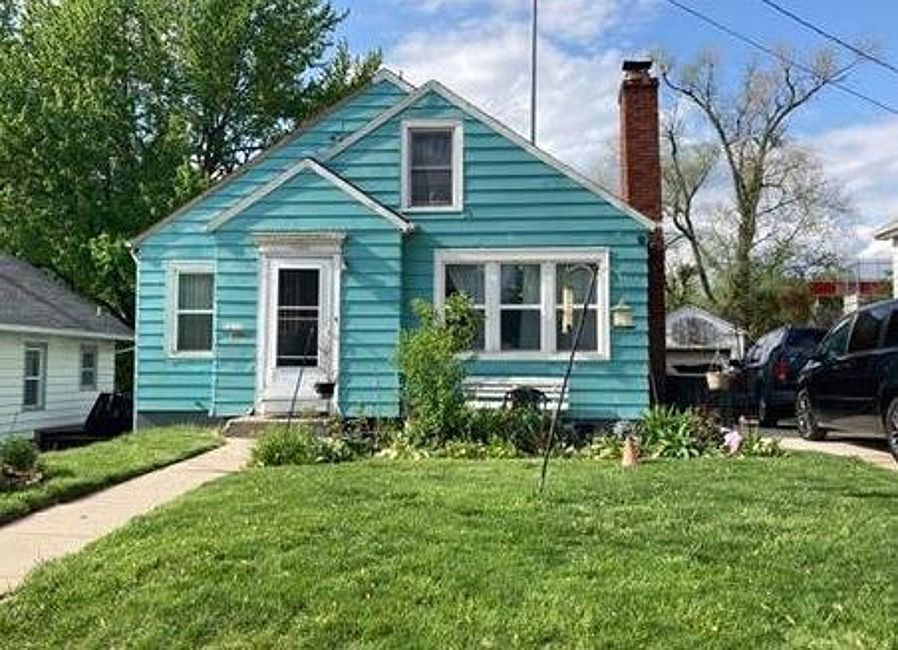 1121 E 4th St, Ottumwa, IA 52501 Zillow