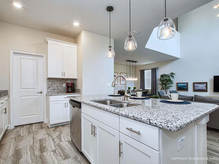 Kings Castle Cir — Photo 11