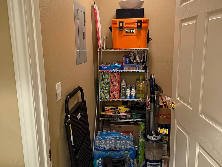 Storage room connected to the laundry area. Shelf included!