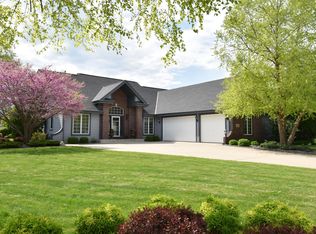 6026 N Pointe Dr, Racine, WI 53402