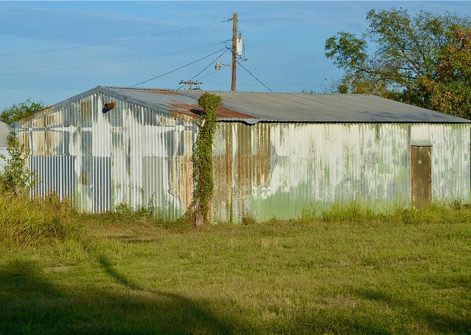 1st image of 422 N Allyn Ave E