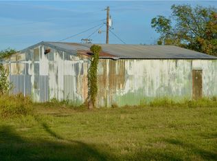 422 N Allyn Ave E, Mount Calm, TX 76673