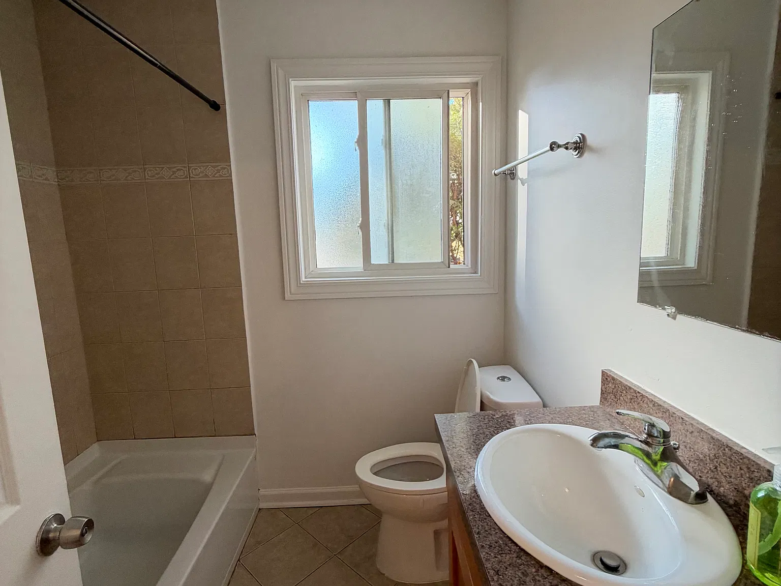 1 bed, 700 sqft, $1,600 — Photo 4